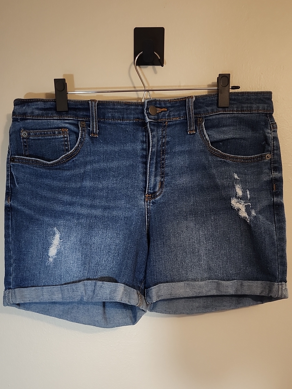 Universal Thread Women's Dark Blue Distressed Cuffed Jean Shorts/Size 14
